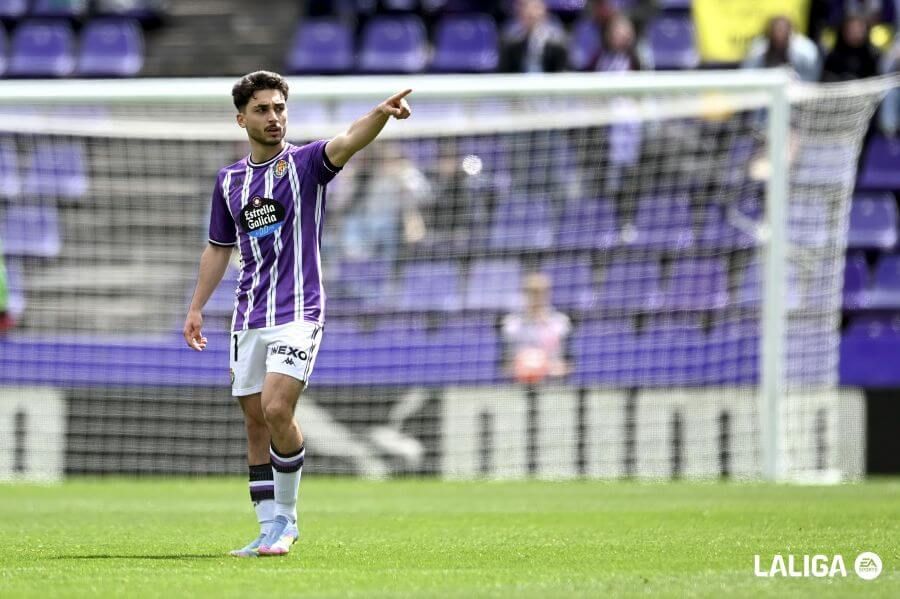 Raúl Moro celebra su gol ante Osasuna.