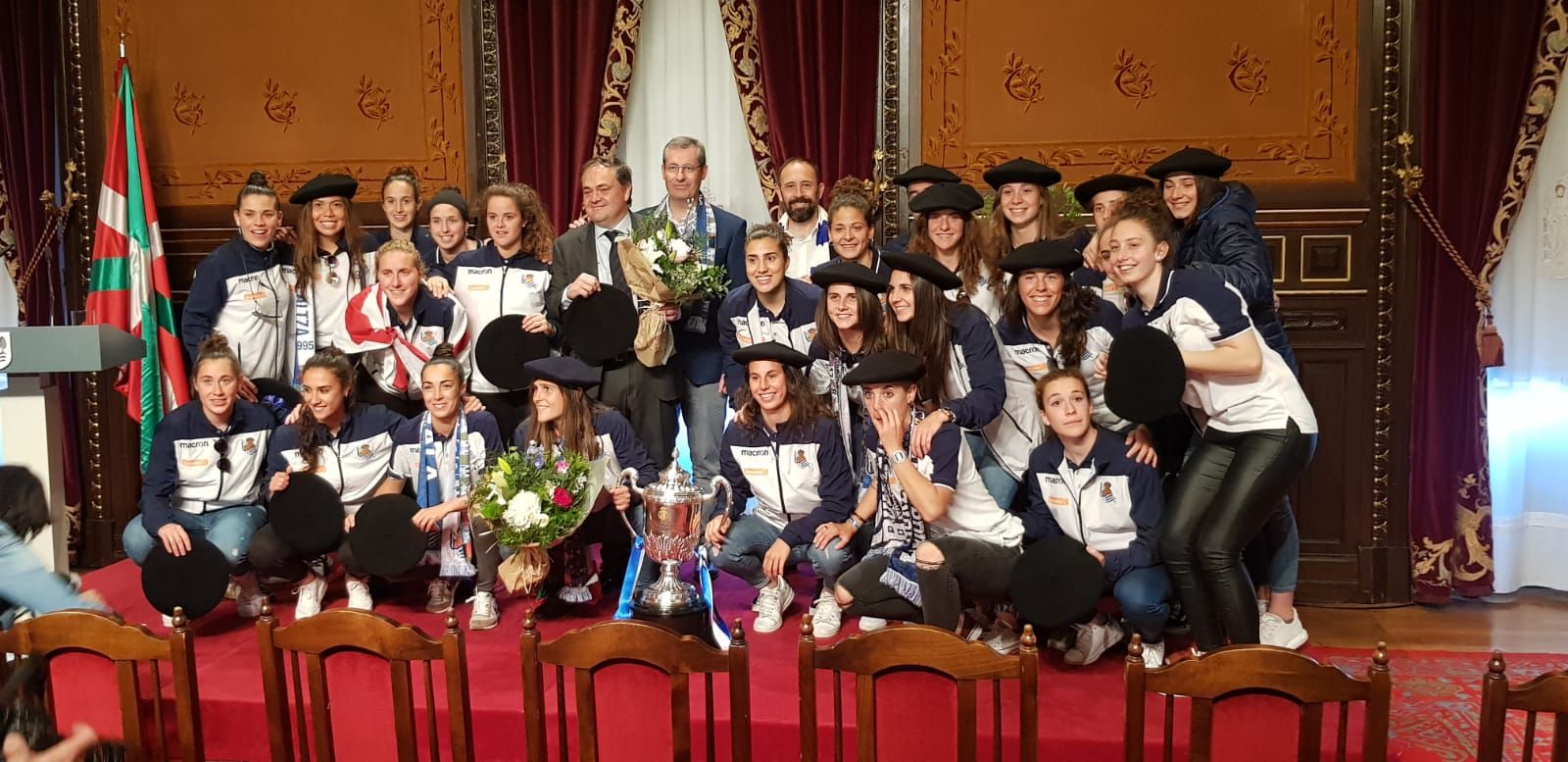 Recepción de la Real Femenina en la Diputación.