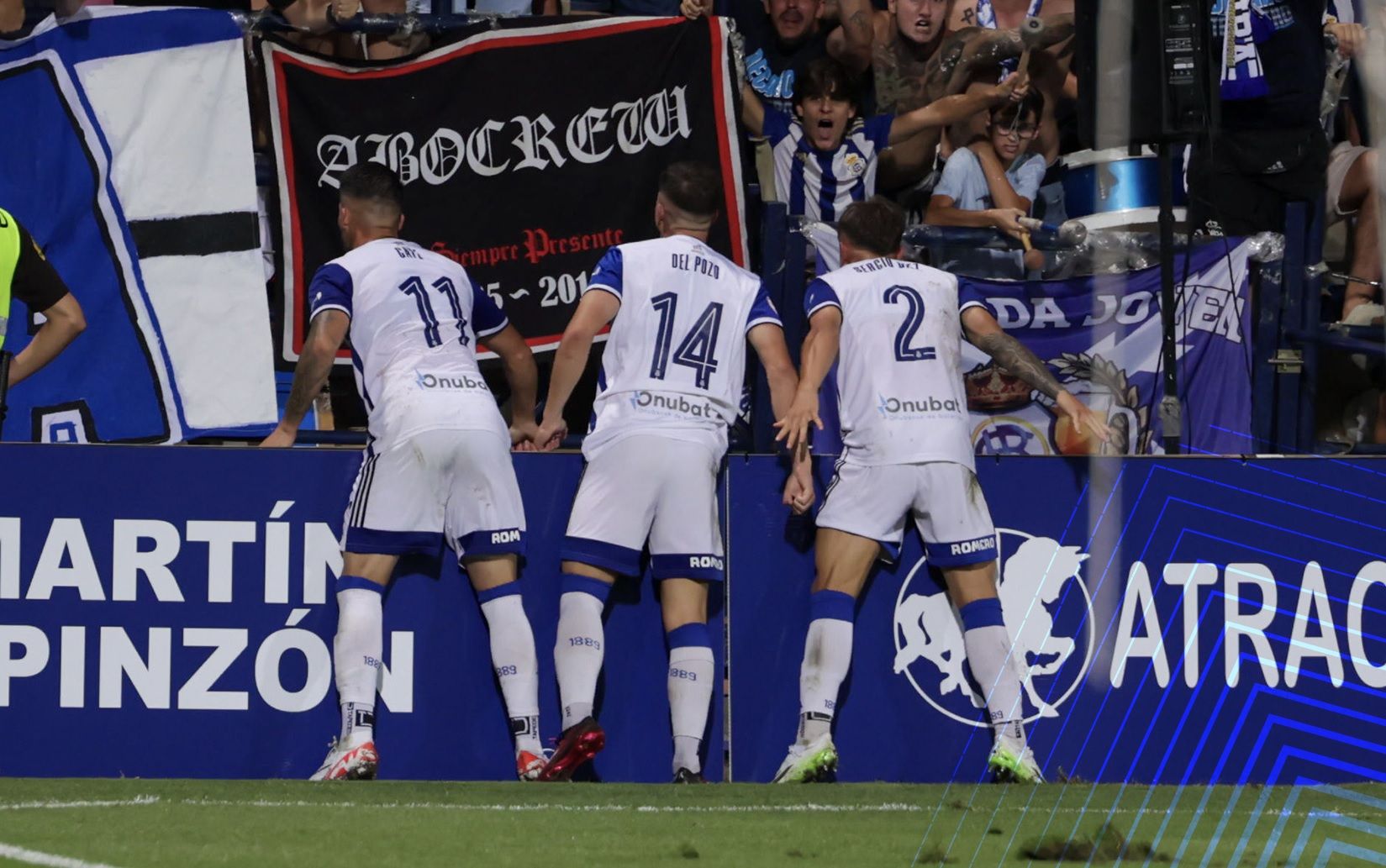 Los jugadores del Recre celebran el gol al Málaga.