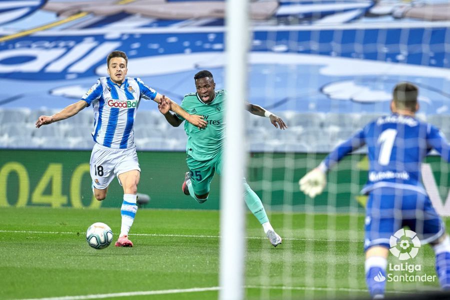  Gorosabel y Vinicius en un lance del partido.
