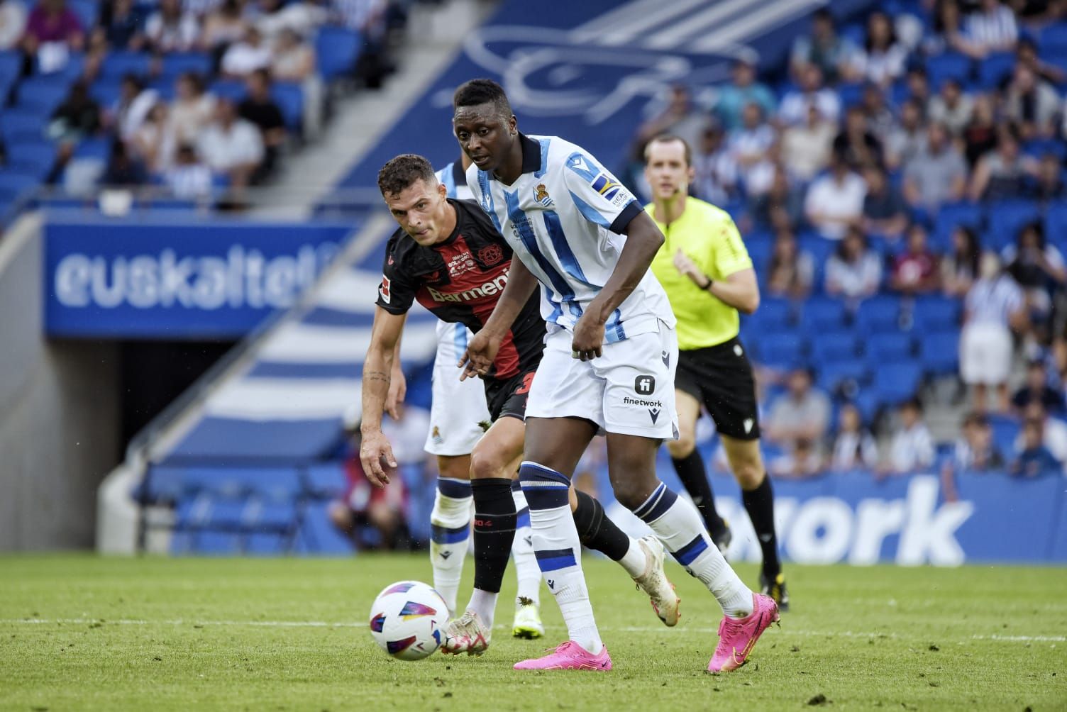  Sadiq Umar, durante el partido de la Real Sociedad contra el Leverkusen.