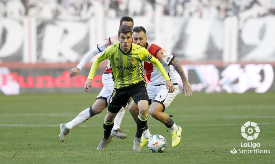  Alberto Soro en una acción durante el partido del Real Zaragoza frente al Rayo.