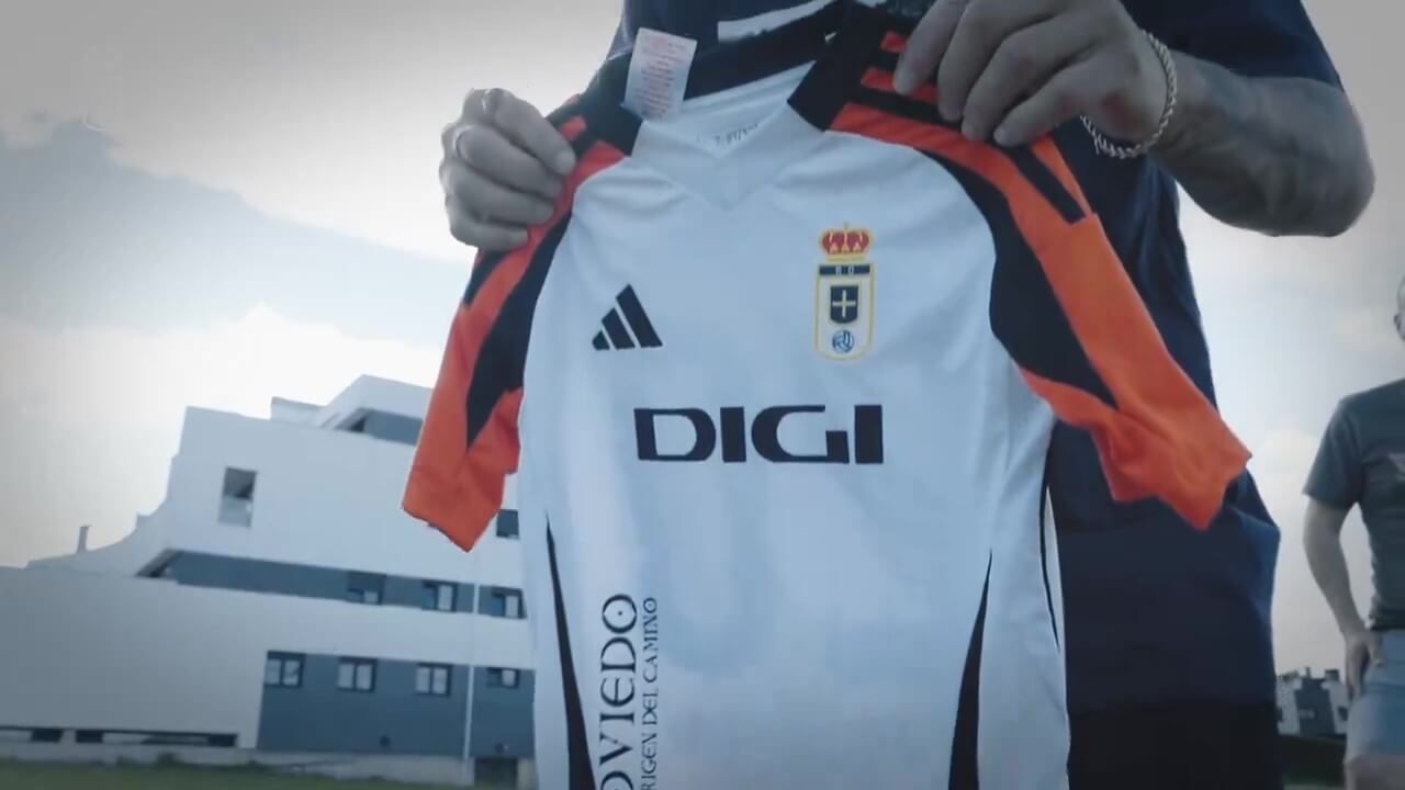  Segunda camiseta de la temporada 24/25.