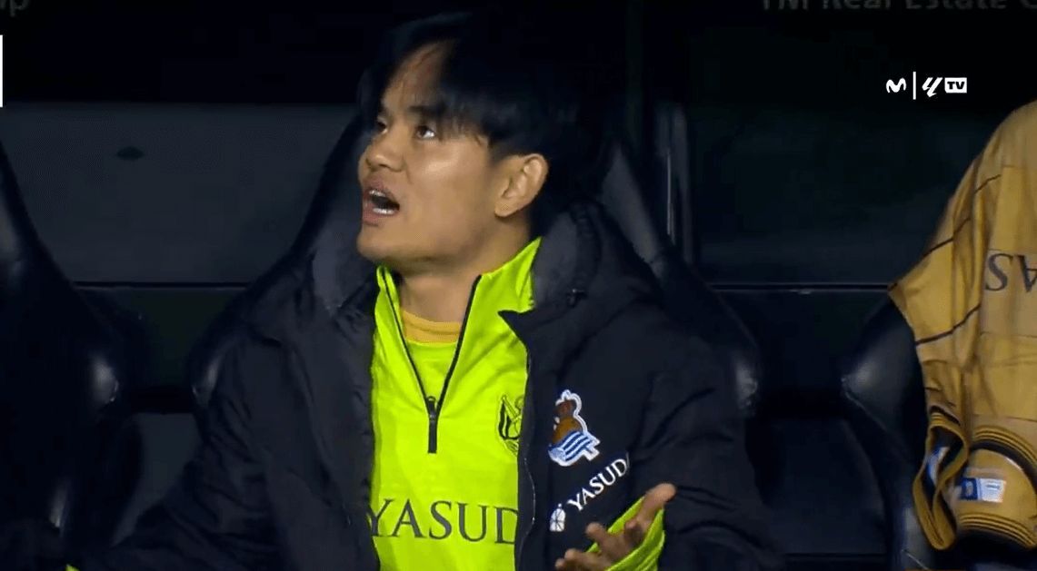 Take Kubo no se cree el fallo de Oskarsson ante Mamardashvili.