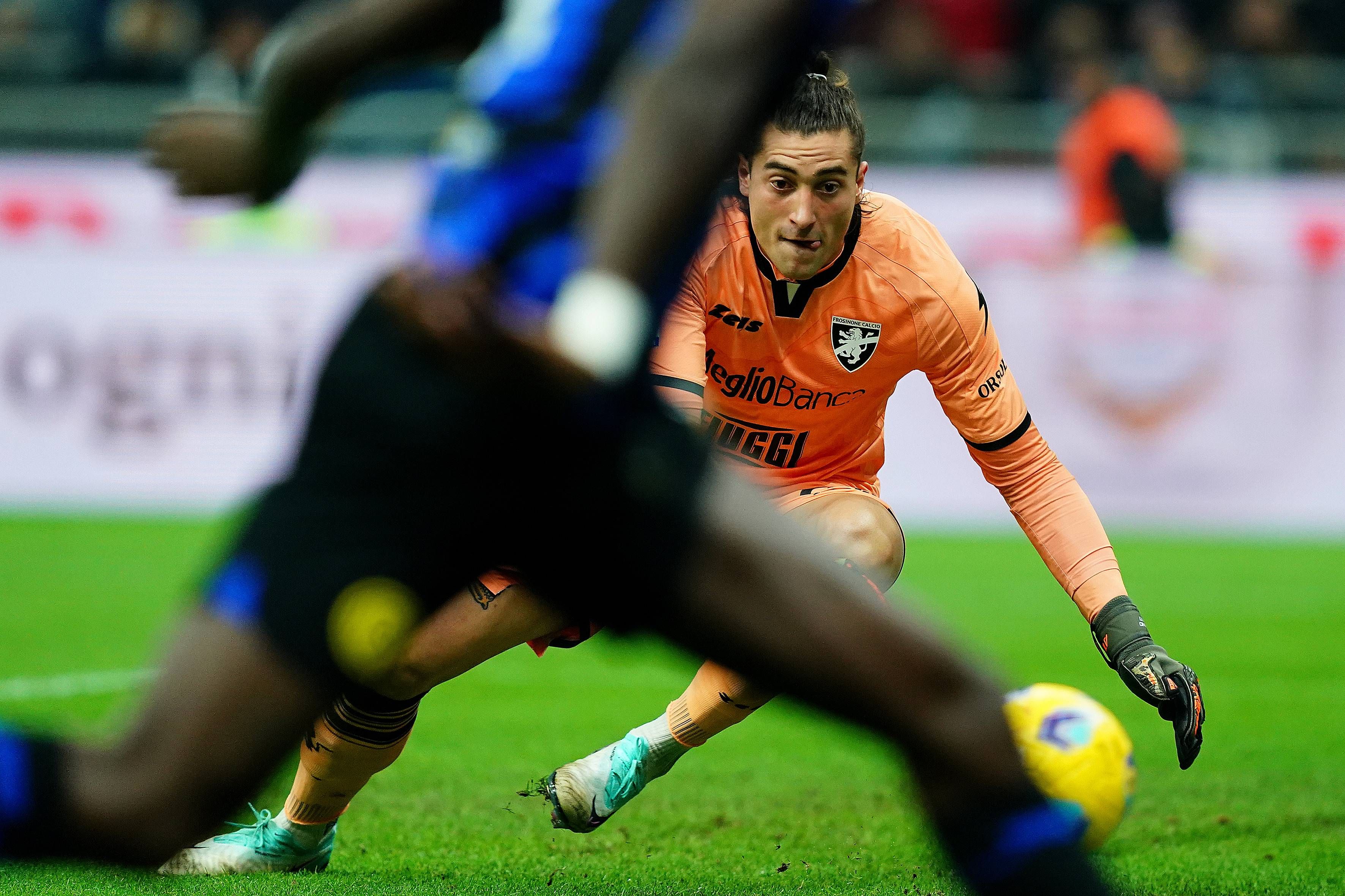 Turati enfrentándose al Inter de Milán en la Serie A.