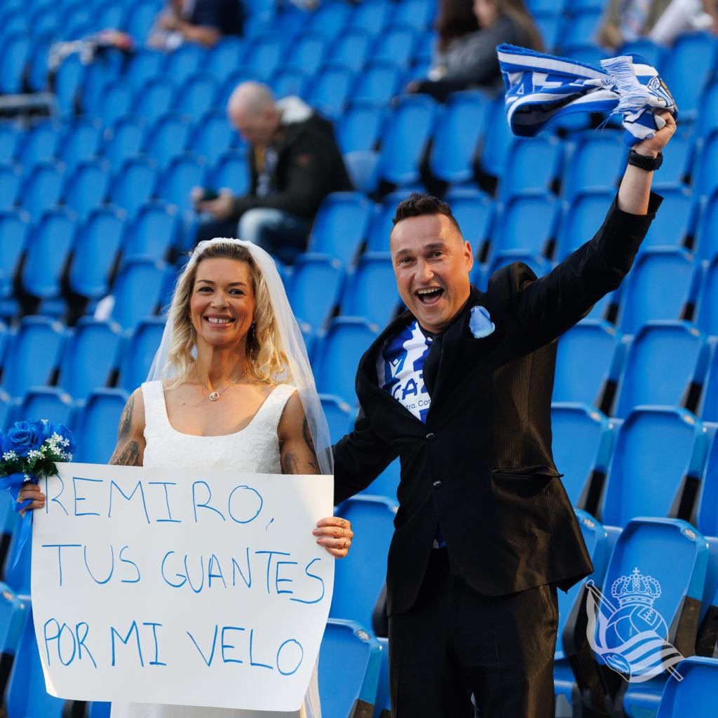  Una 'novia' le pide a Remiro los guantes a cambio de su velo.
