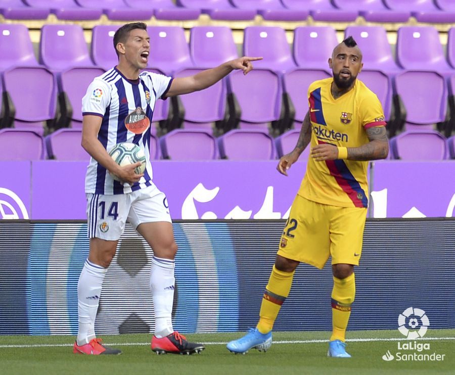  Alcaraz y Vidal, durante el Real Valladolid-Barcelona.