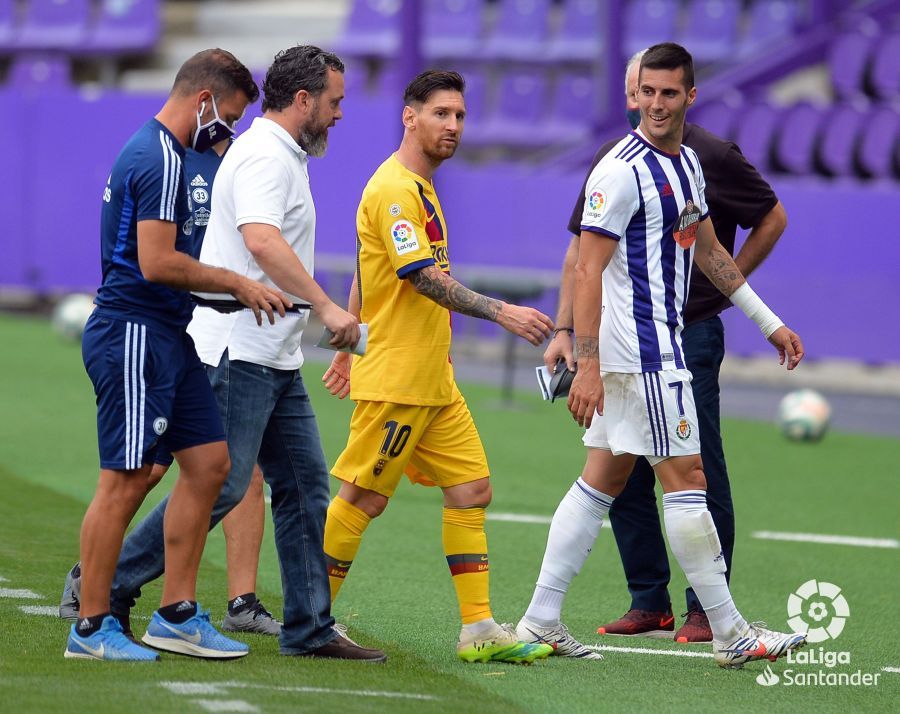  Sergio González, Leo Messi y Sergi Guardiola, en el descanso.