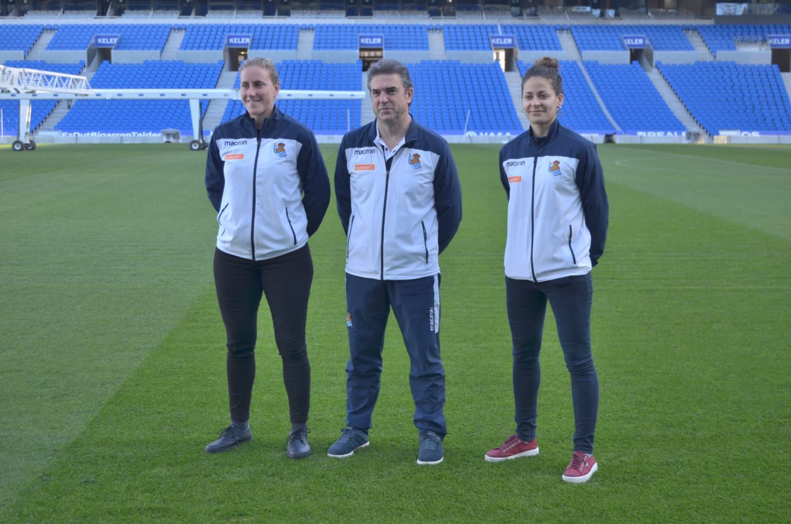 Visita a Anoeta de Mariasun Quiñones, Gonzalo Arconada y Manu Lareo, antes de la semifinal de Copa.