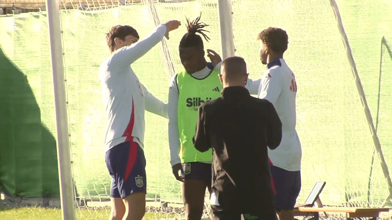  Robin Le Normand, Nico Williams y Lamine Yamal en el entrenamiento de la Selección Española