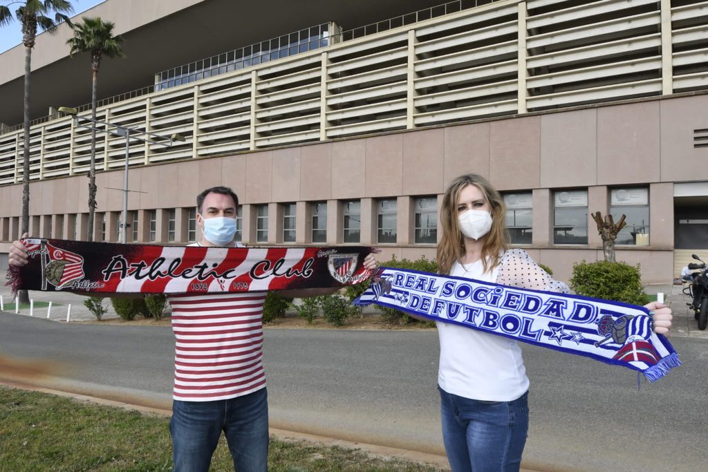  Asís Martín y Marta Gonzalo, en los aledaños de La Cartuja.