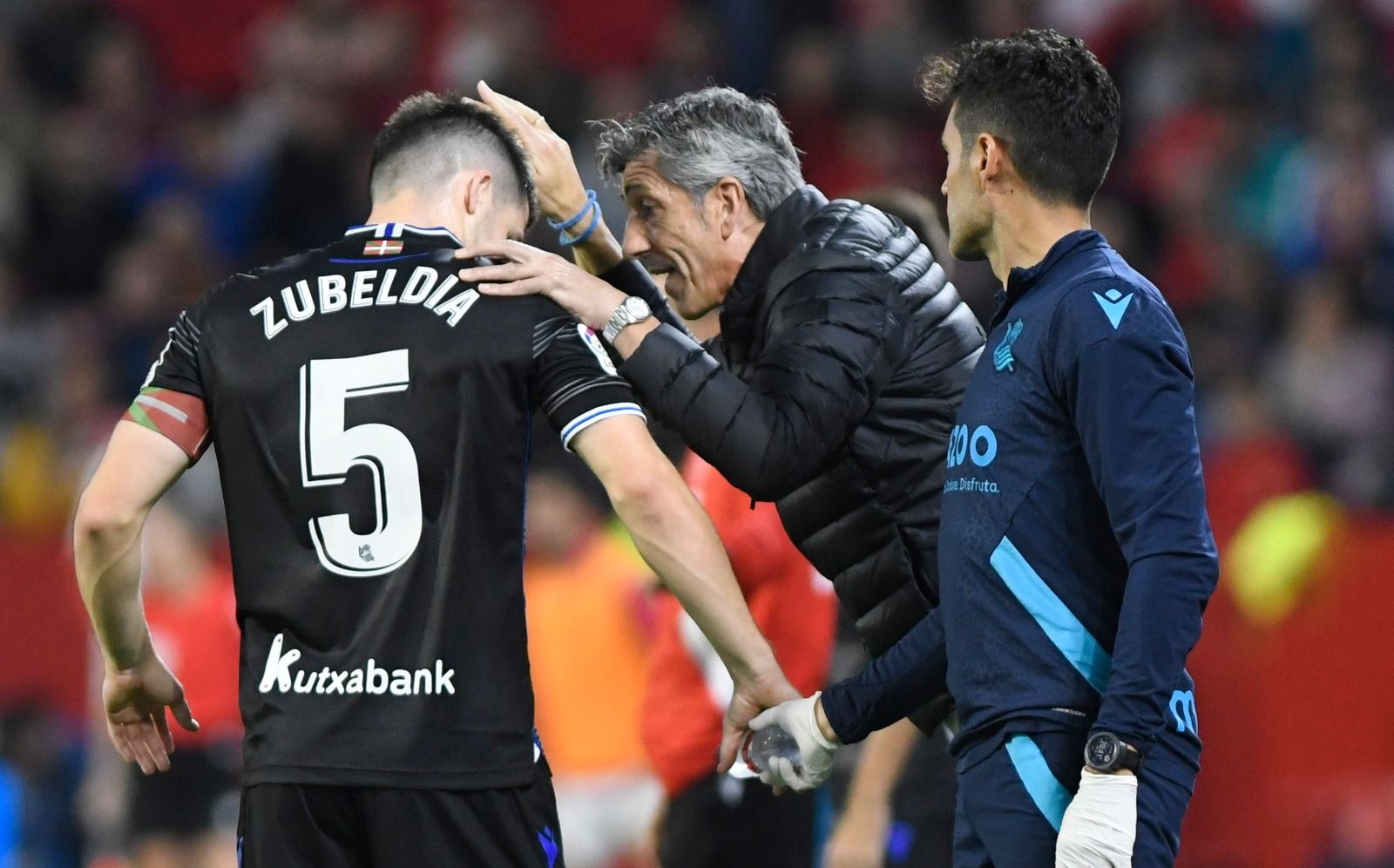  Igor Zubeldia recibe instrucciones de Imanol Alguacil en el Sevilla-Real Sociedad (Foto: Kiko Hurta