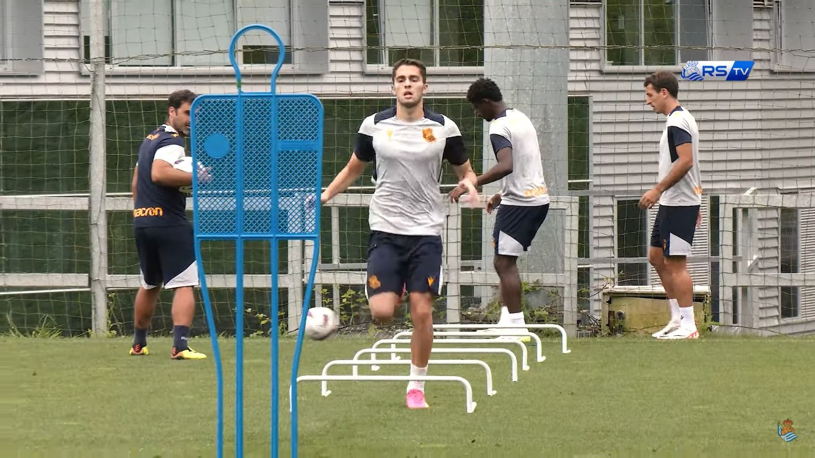  Arsen Zakharyan, en su primer entrenamiento.