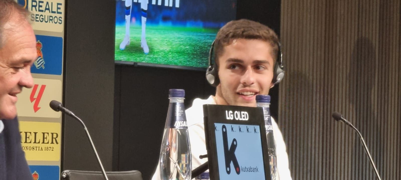  Arsen Zakharyan durante su presentación como nuevo jugador de la Real Sociedad.