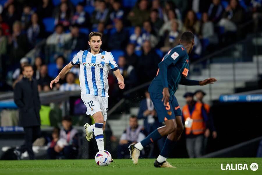 Arsen Zakharyan, durante el Real Sociedad - Valencia de la pasada temporada.