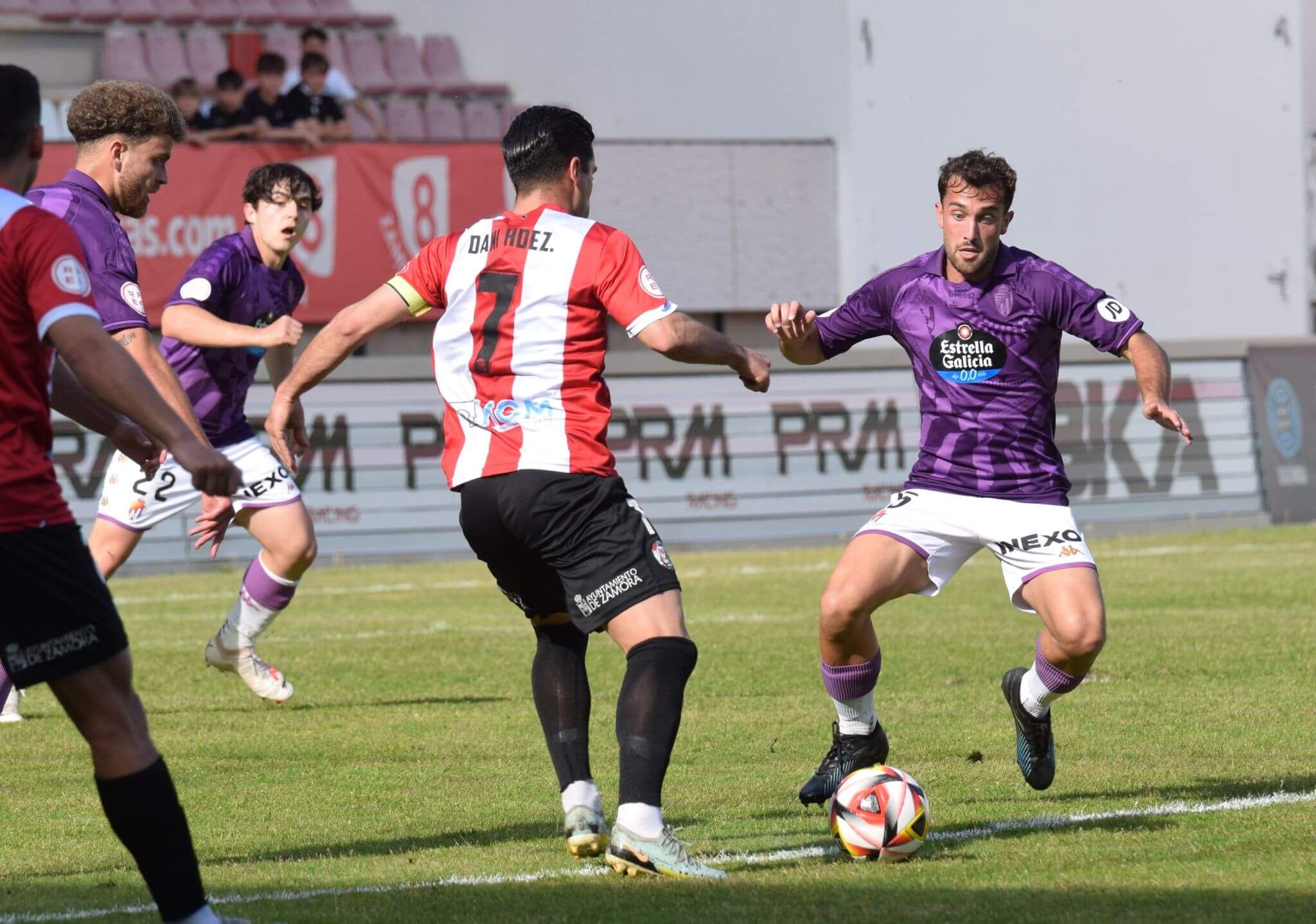Verde pugna con Dani Hernández en Zamora.