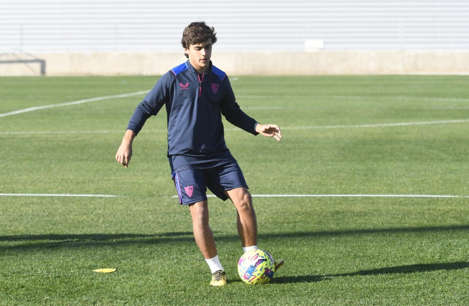 Carlos Álvarez, en un entrenamiento del Sevilla.