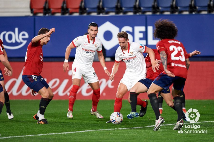  De Jong y Rekik, en el Osasuna-Sevilla.