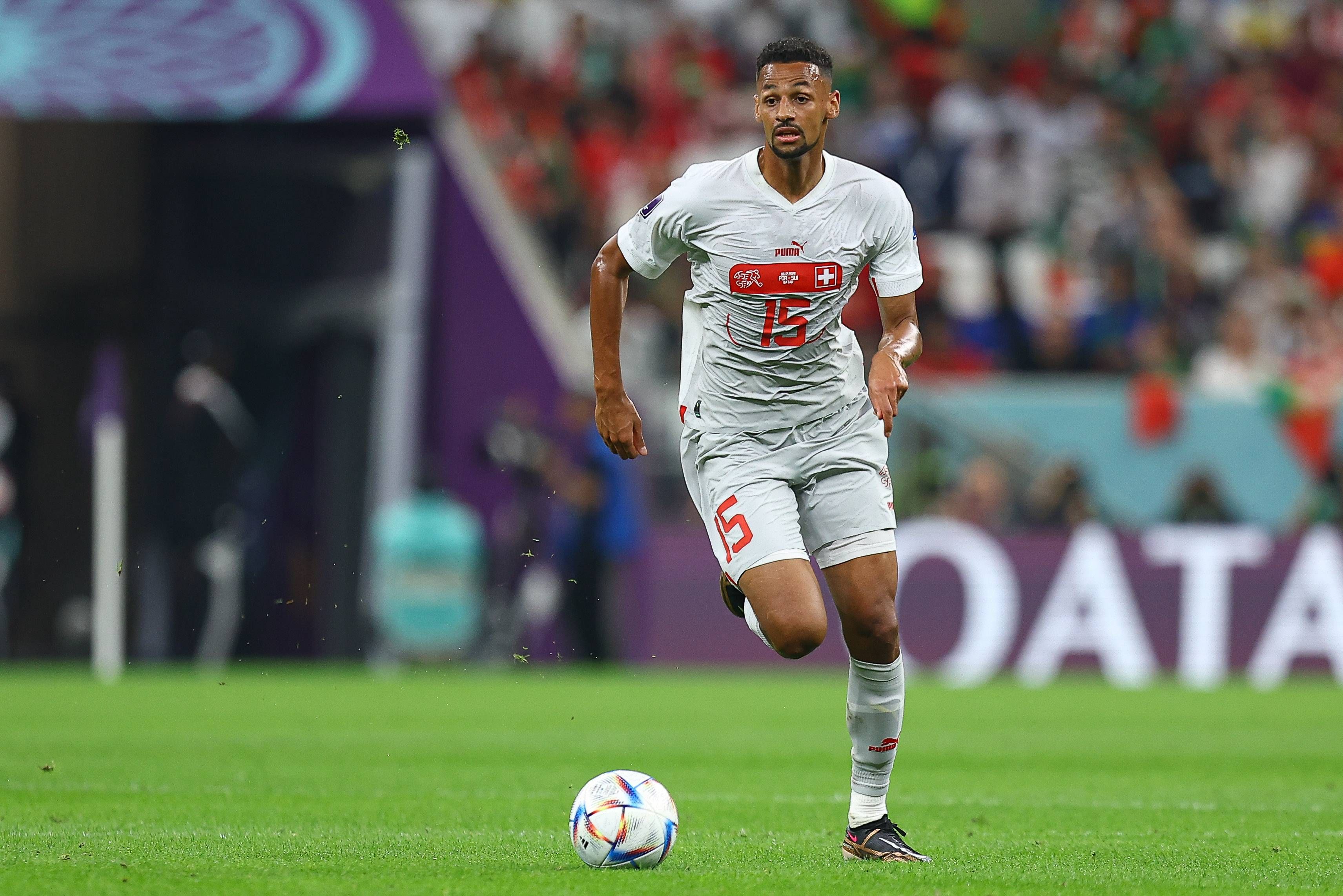  Djibril Sow, jugando el Mundial con Suiza.