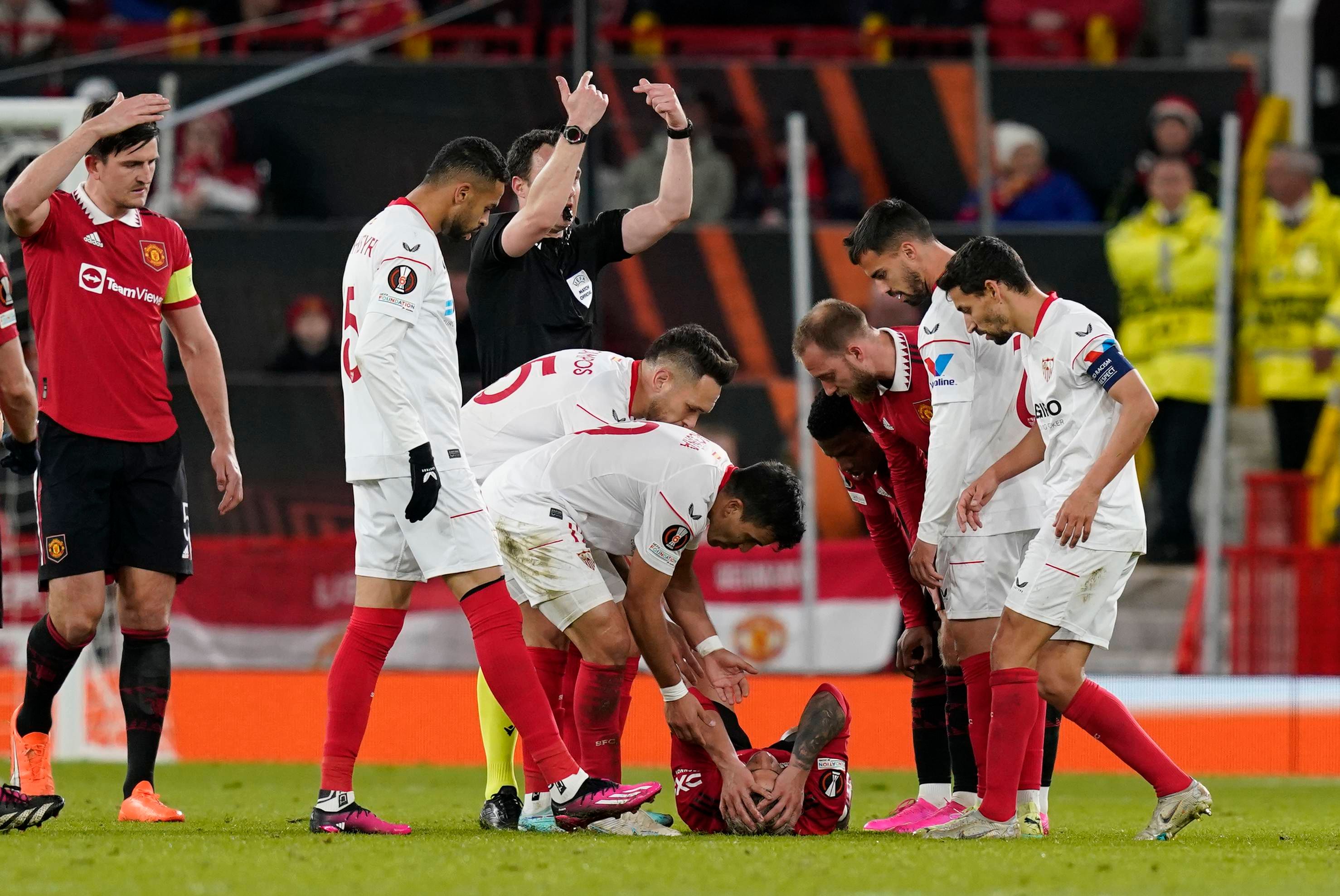  Lisandro Martínez, lesionado ante el Sevilla.