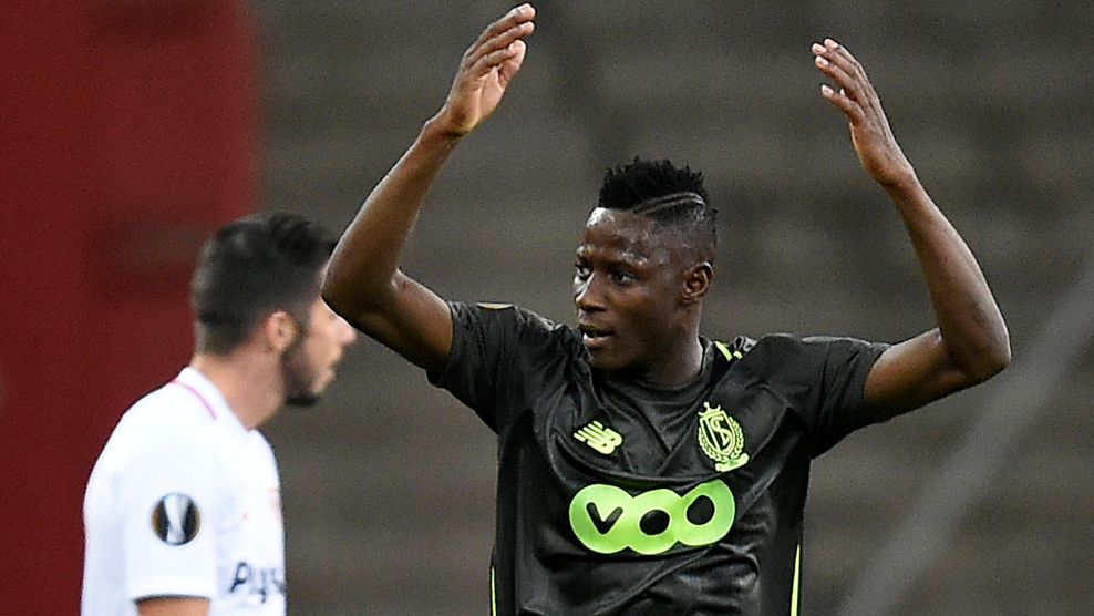  Djenepo, héroe del partido para el Standard.