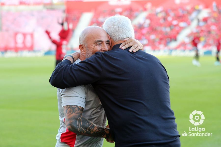  Sampaoli saluda a Aguirre en Mallorca.
