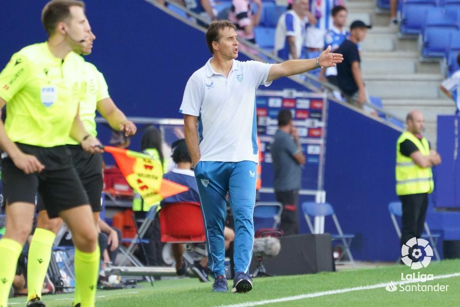  Lopetegui, en la banda del RCDE Stadium.