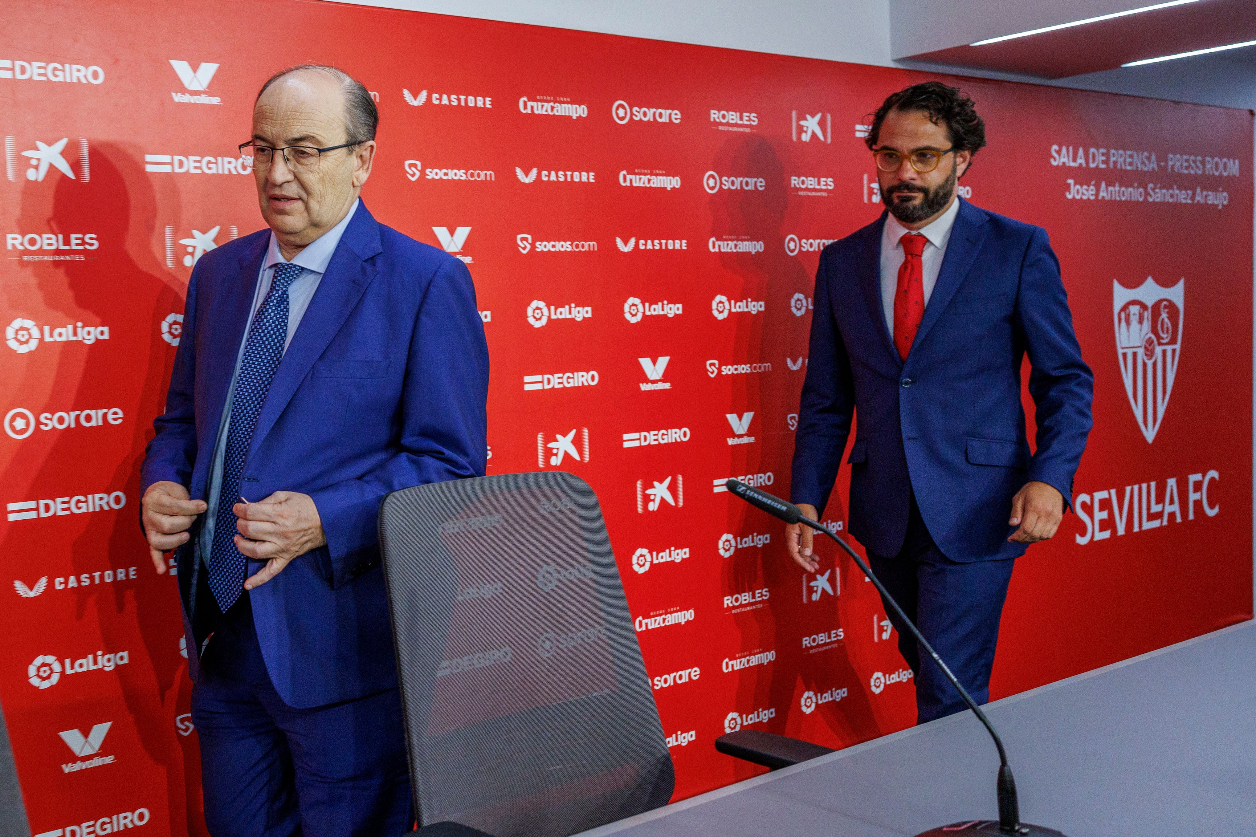  Víctor Orta, junto a Pepe Castro, durante su presentación.