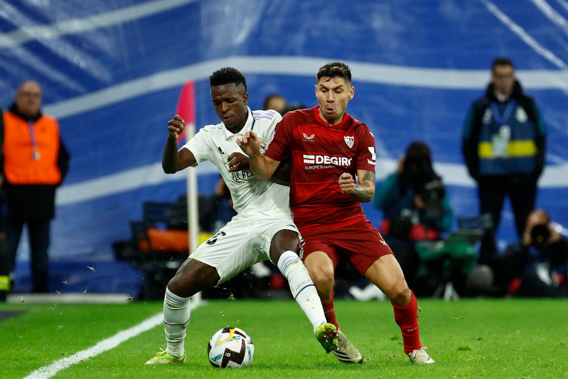 Montiel, ante el Real Madrid.