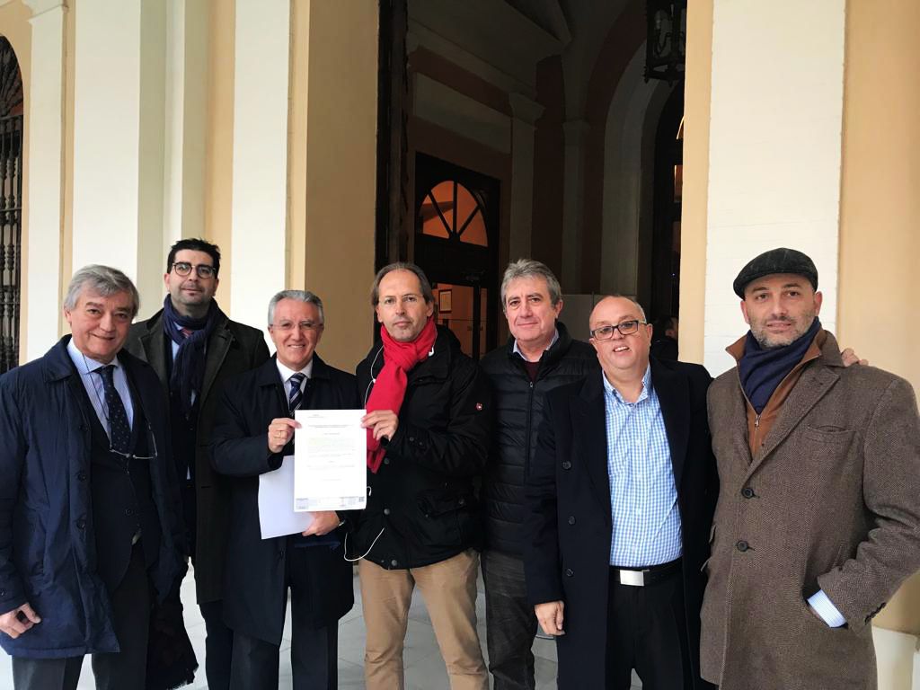 Miembros de Accionistas Unidos, en el consistorio.