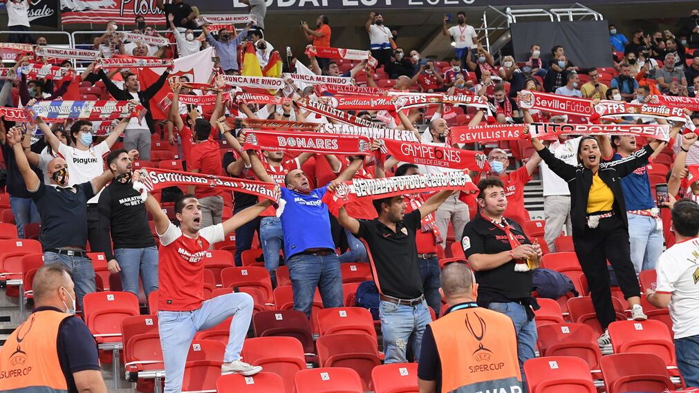  El sevillismo, en la Supercopa de Europa 2020.