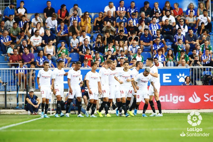  El Sevilla celebra el gol de Jordán ante el Deportivo Alavés..