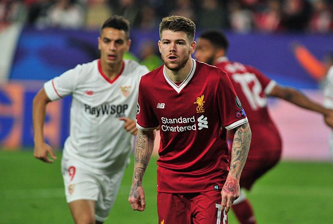  Alberto Moreno, en un partido con el Liverpool ante el Sevilla.