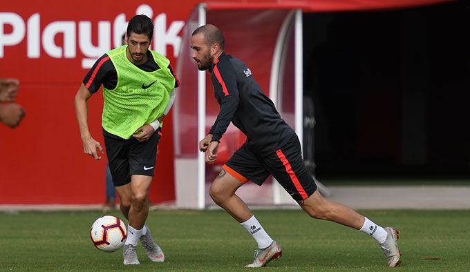  Aleix Vidal y Escudero, en un entrenamiento del Sevilla.