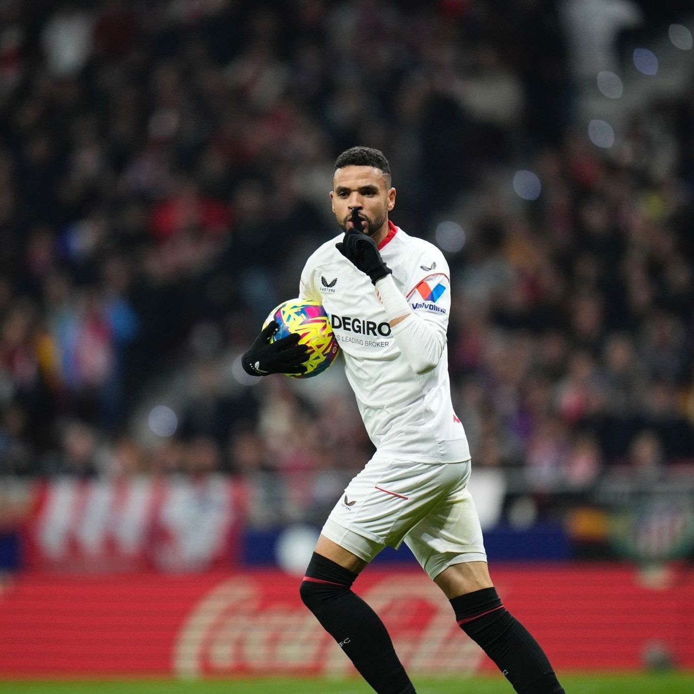  En-Nesyri celebra su gol en el Atlético-Sevilla.
