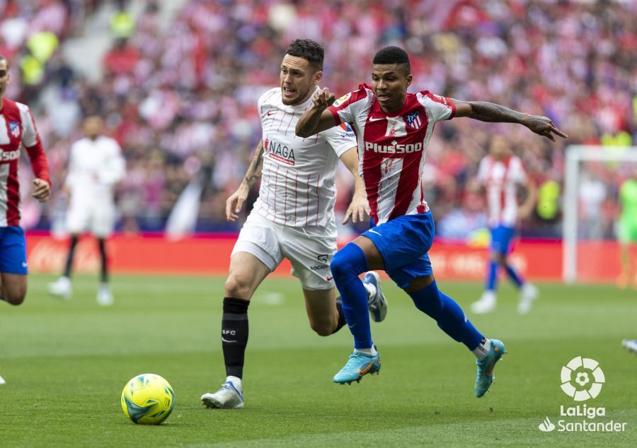  Ocampos, en el Atlético-Sevilla.