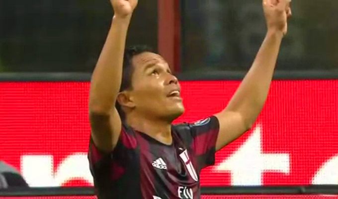 Bacca, celebrando un gol con el Milan.