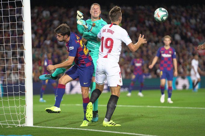 De Jong, en el Barcelona-Sevilla.