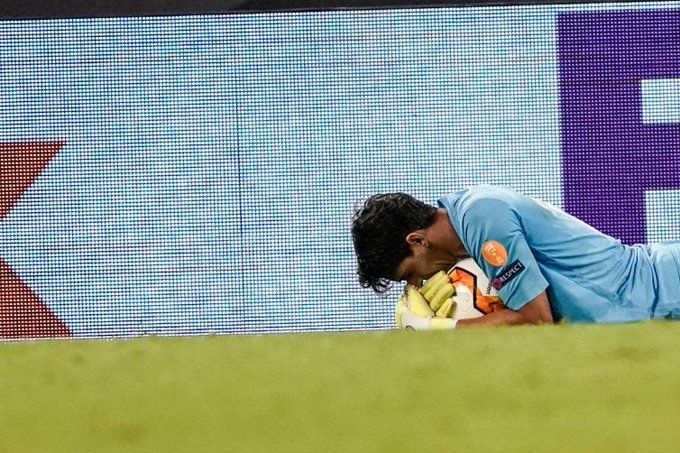 Bono, ante el Manchester United.