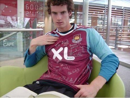  Andy Murray con la camiseta del West Ham.