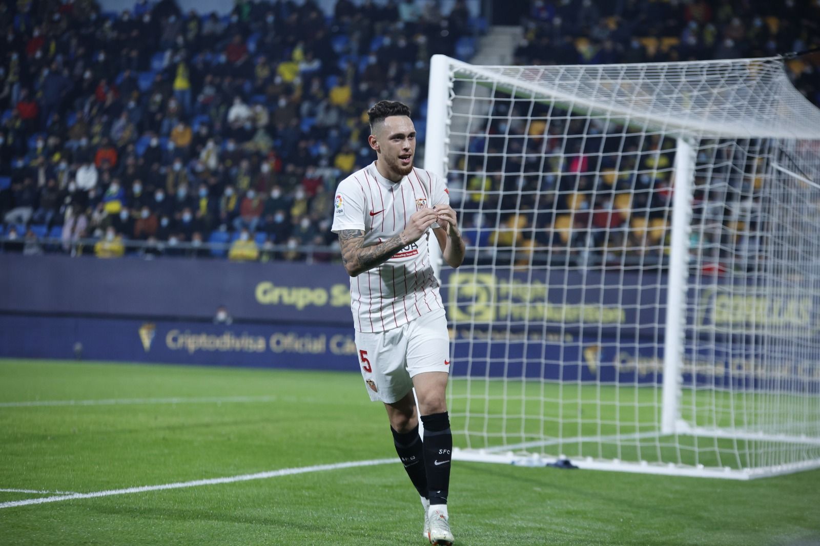  Ocampos celebra su gol en el Cádiz-Sevilla.
