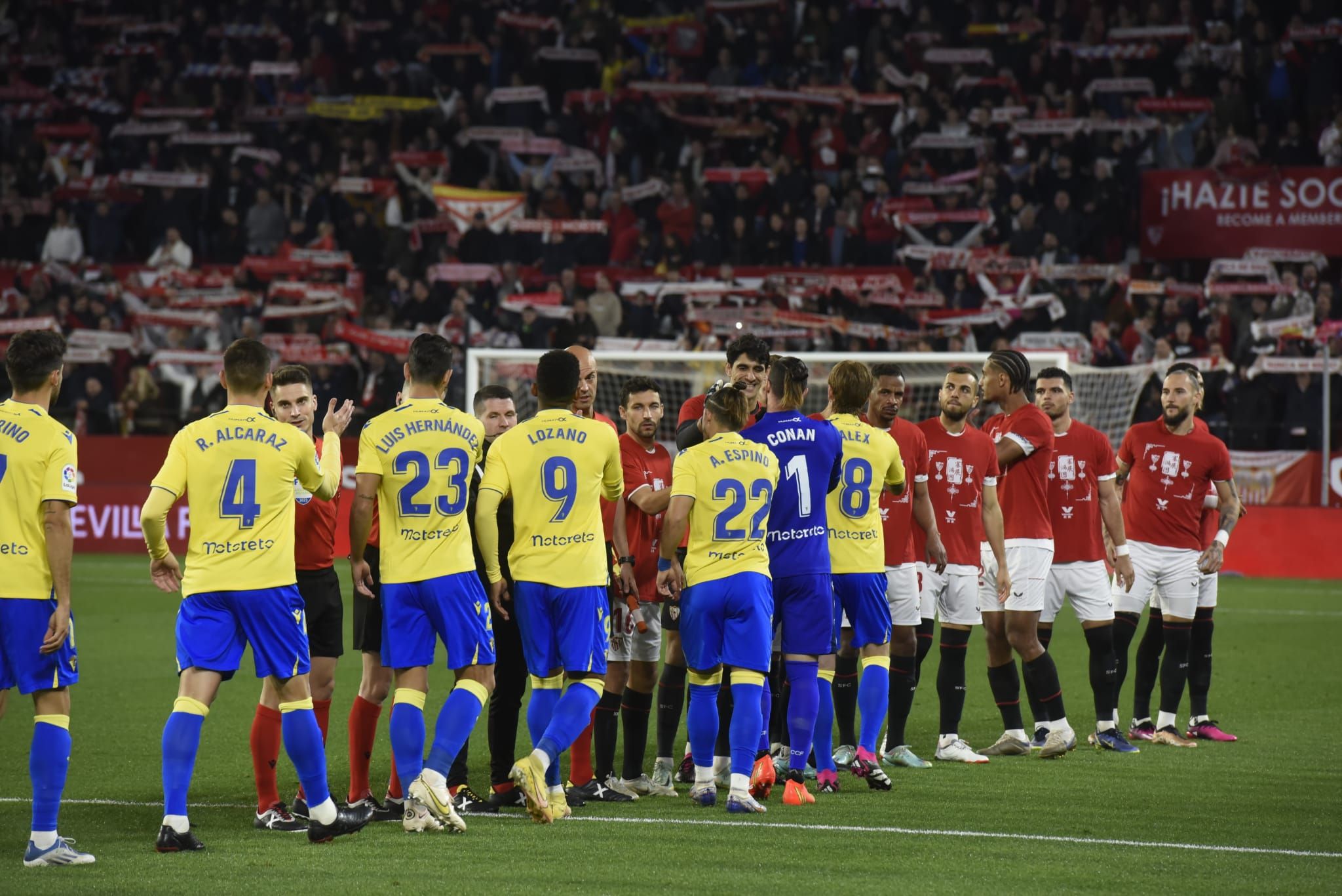  El sevillismo, apoyando a los suyos desde el inicio.