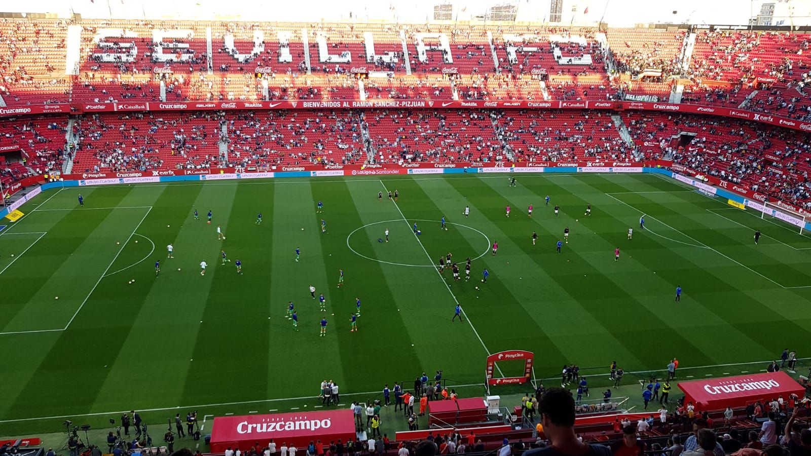  Calentamiento del Betis y el Sevilla en Nervión.