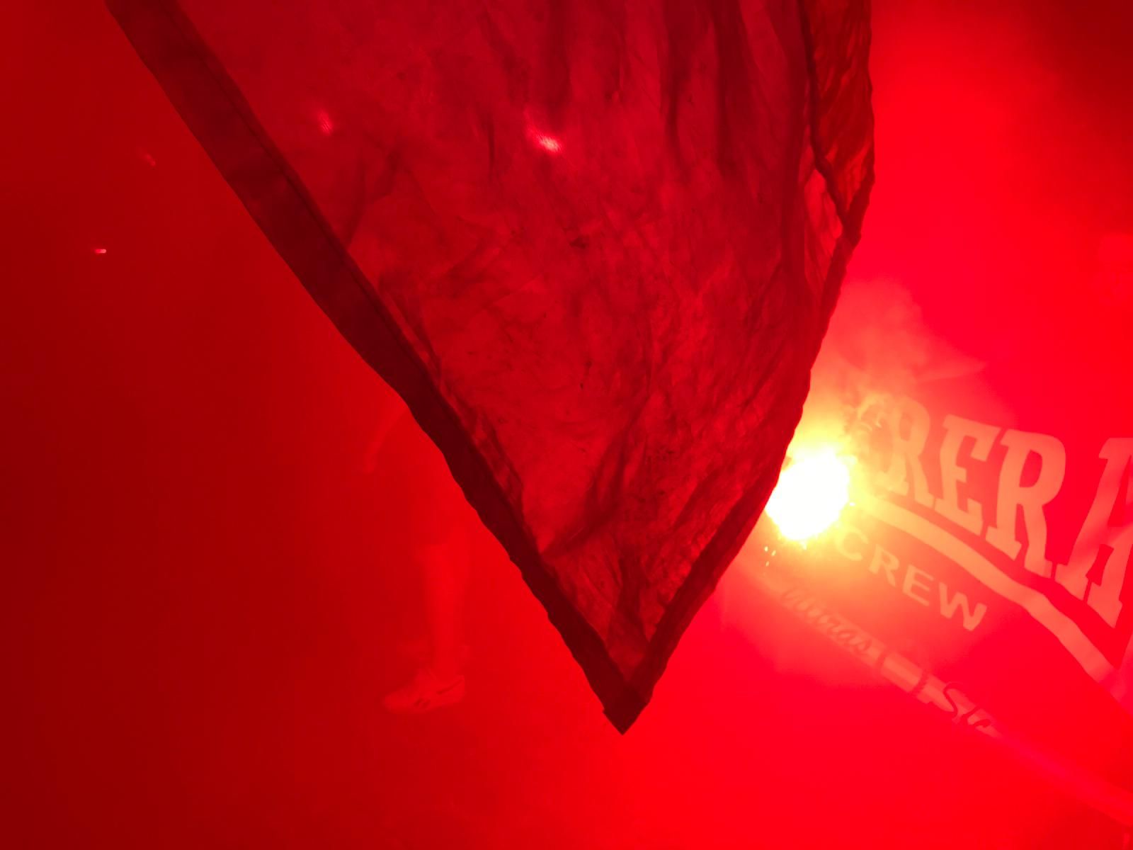  Bengalas para despedir a Reyes.