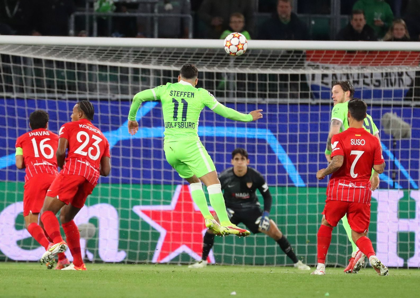  Imagen del partido de Champions entre el Wolfsburgo y el Sevilla.
