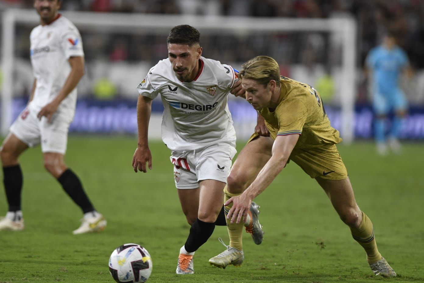  Carmona, ante el Barça.