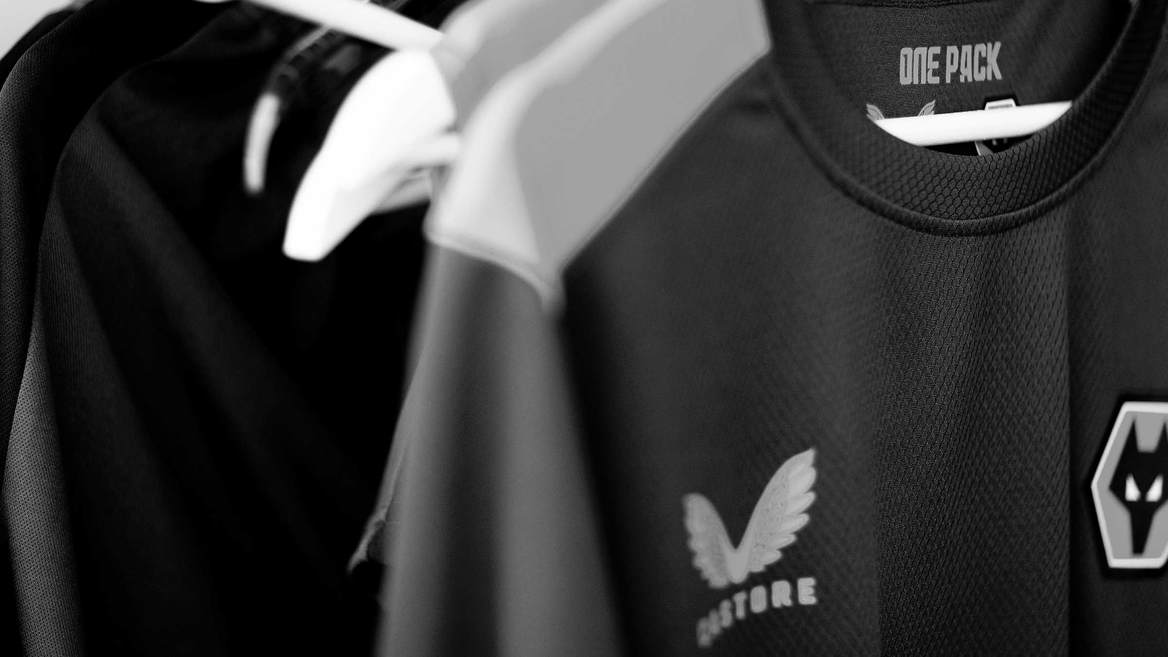 Castore, marca que patrocina al Wolverhampton Wanderers.