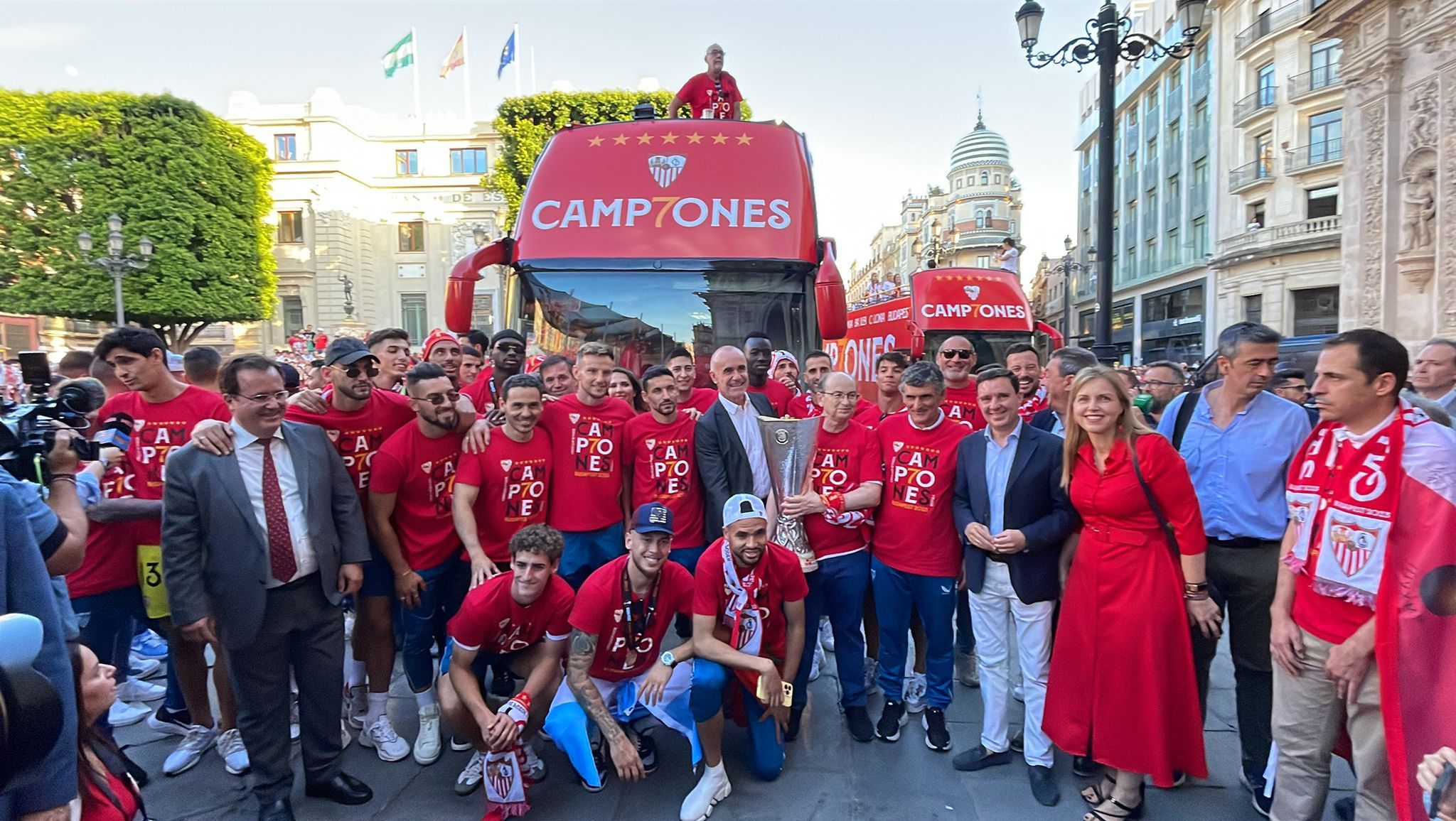  El Sevilla FC ofrece la séptima Europa League en el Ayuntamiento.