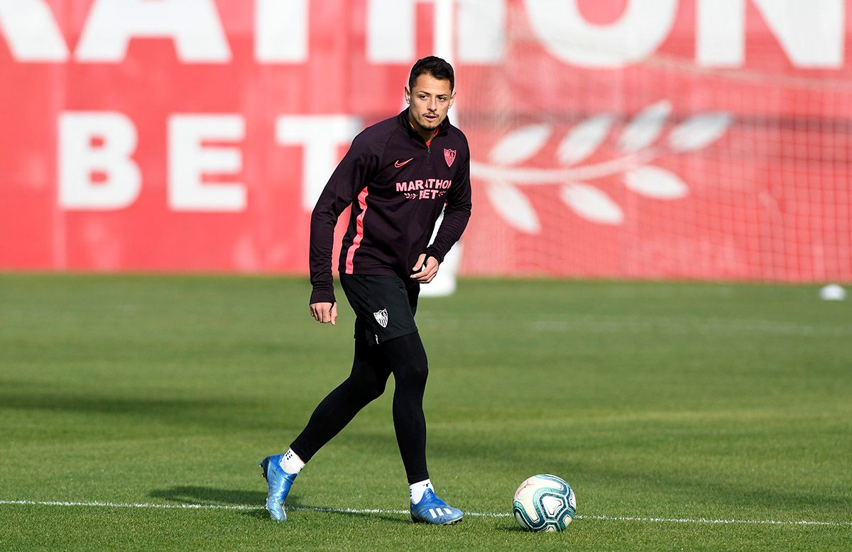 El delantero Chicharito Hernández, en un entrenamiento.