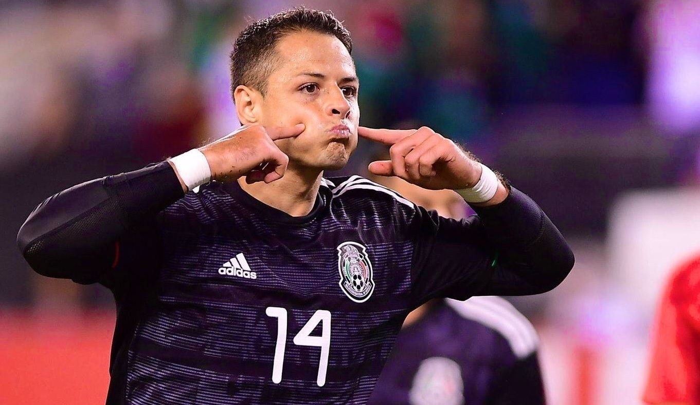 Chicharito celebra su gol con México ante Estados Unidos.